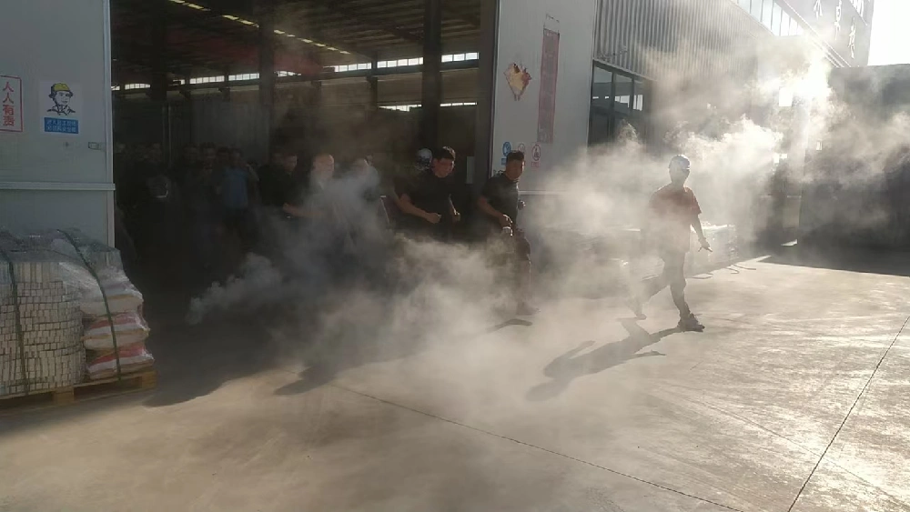 Suorita turvallisuuskoulutusta ja pakolaisharjoituksia puolustuslinjan vahvistamiseksi